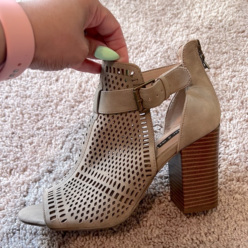 Women’s peep toe cage heel